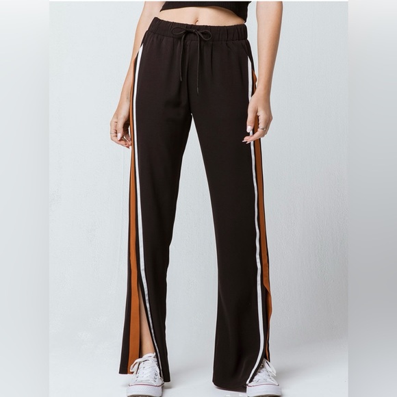 TILLY'S Sky and Sparrow Side Stripe Wide Leg Pants - Picture 4 of 7
